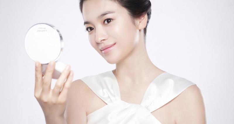Qué es el Jamsu?: La última técnica coreana para fijar el maquillaje